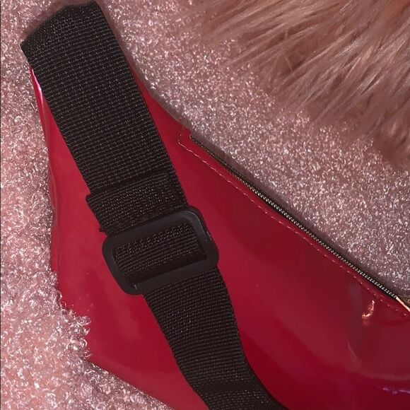 Red glitter Fanny   - Picture 5 of 8